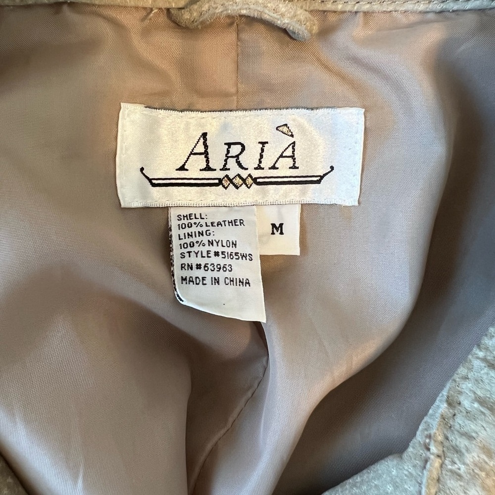 aria Women’s Beige Genuine Leather Jacket Size Medium - Picture 8 of 8
